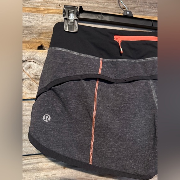 Lululemon-Speed Shorts size 4 - black, grey, orange - Picture 6 of 9